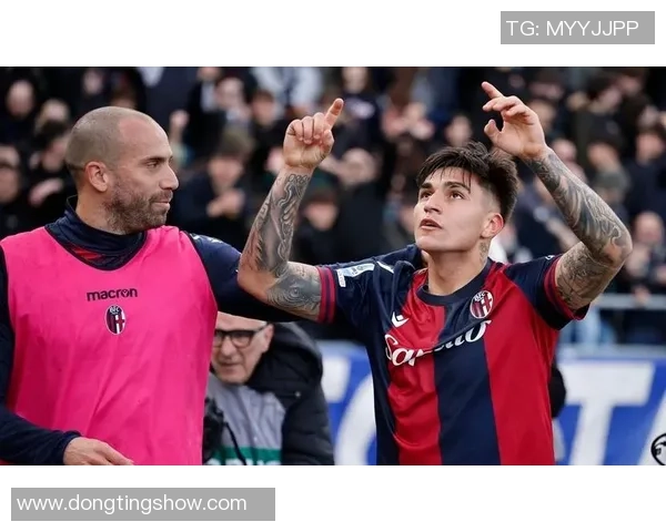 马丁内斯的传奇旅程：从新星崛起到足球巨星的蜕变与荣耀